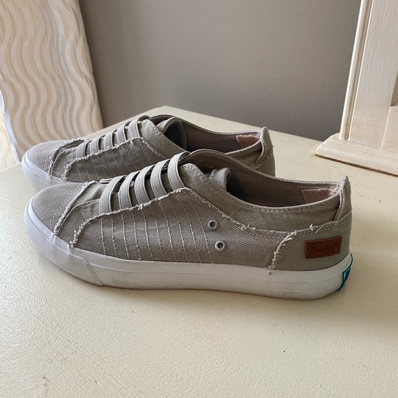 Women’s Blowfish Malibu Canvas Slip On Shoes - Picture 3 of 7